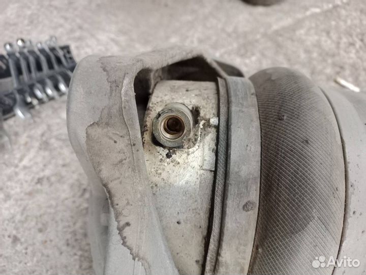 Пневмостойка передняя левая Volkswagen Touareg