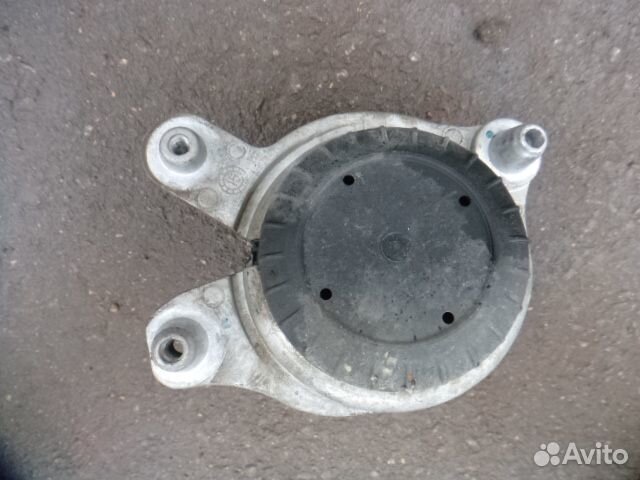 Подушка двс левая Mercedes C-Class C205 274.920