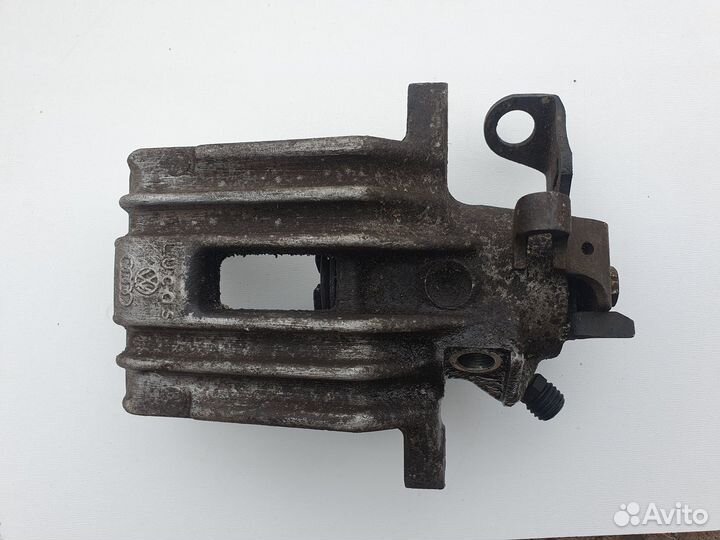 Суппорт тормозной Volkswagen Golf 4 задний правый