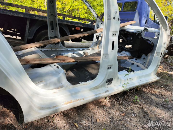 Порог правый Skoda Rapid 1 рестайлинг