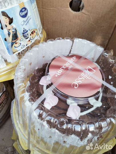 Продукты на корм для животных и хлеб