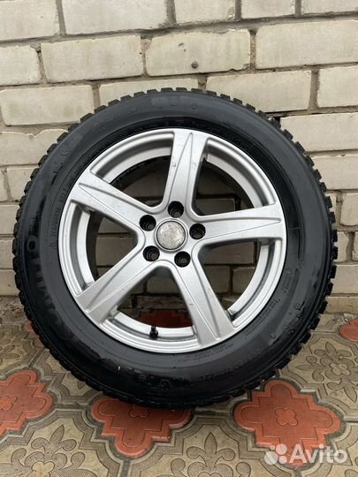 R16 Kumho WinterCraft WS71 205/60, PCD 5x105 DIA 12