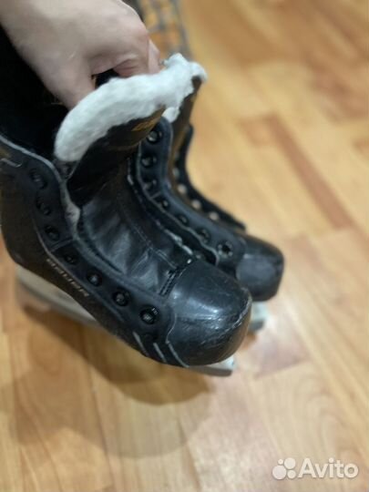 Хоккейная форма,нагрудник,шлем,коньки детские