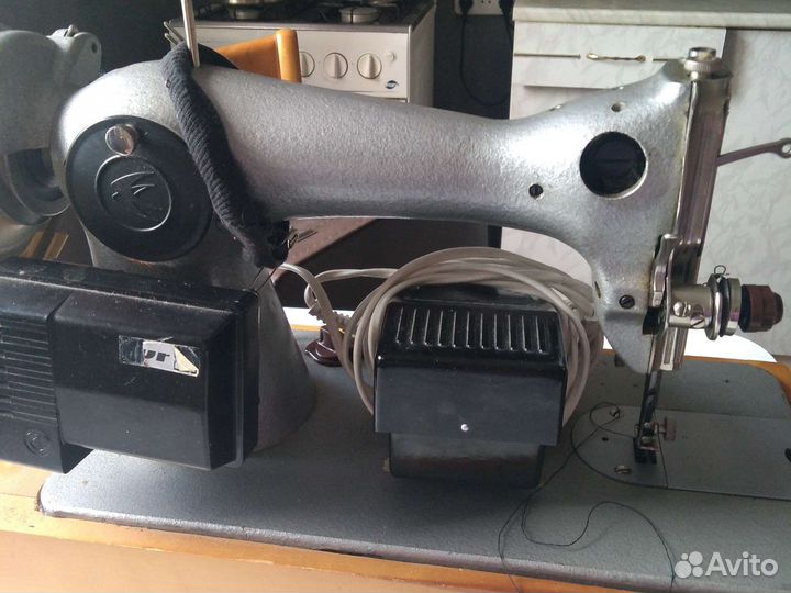 Швейная машинка Подольск с электроприводом