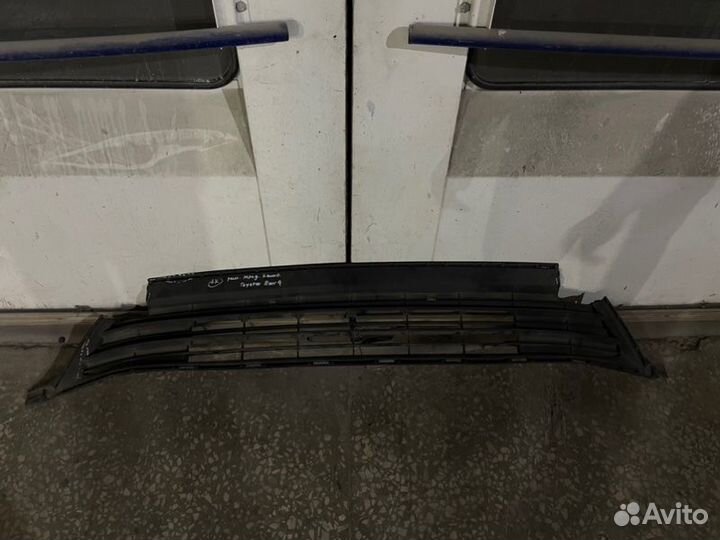 Решетка бампера перед Toyota Rav4 XA40 До Рестайл