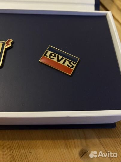 Набор значков Levi’s
