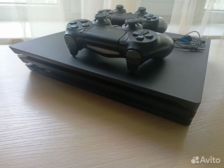 Sony PlayStation 4 pro 1 Tb + игры