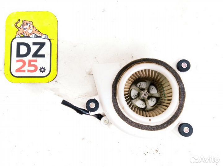 Мотор охлаждения батареи задний Toyota Kluger V