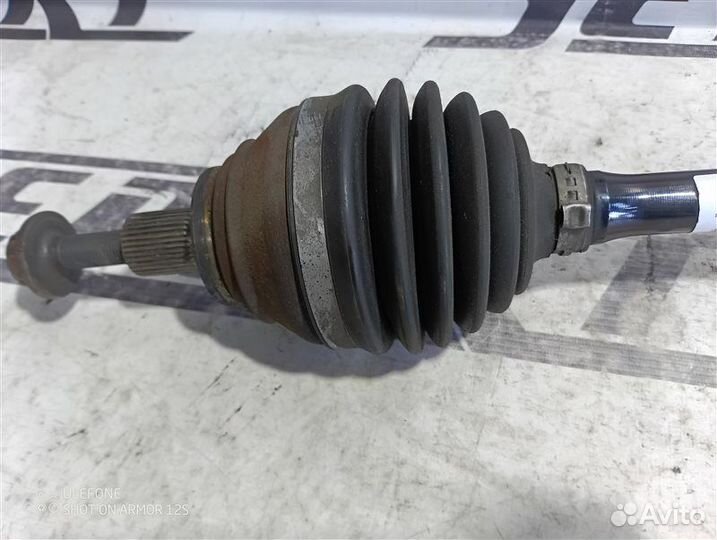 Вал приводной передний правый Volkswagen Passat B8