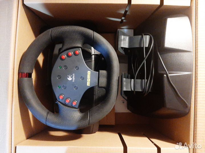 Игровой руль с педалями(зарезервиравоно)