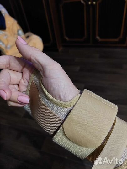 Бандаж на лучезапястный сустав