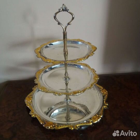 Ножи ложки вилки.Трехьярусная ваза