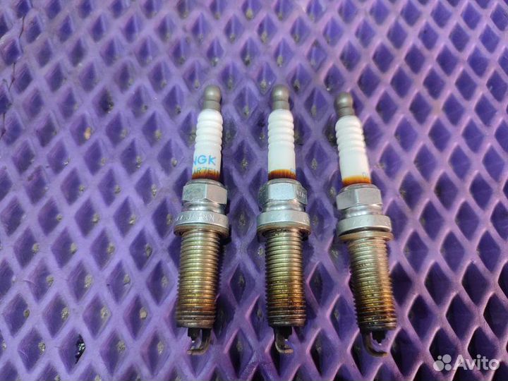 Свеча зажигания Nissan Note E12-001551 HR12DDR