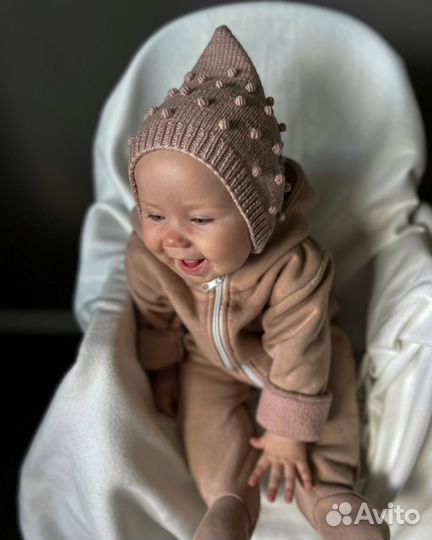 Вязаная осенняя детская шапка