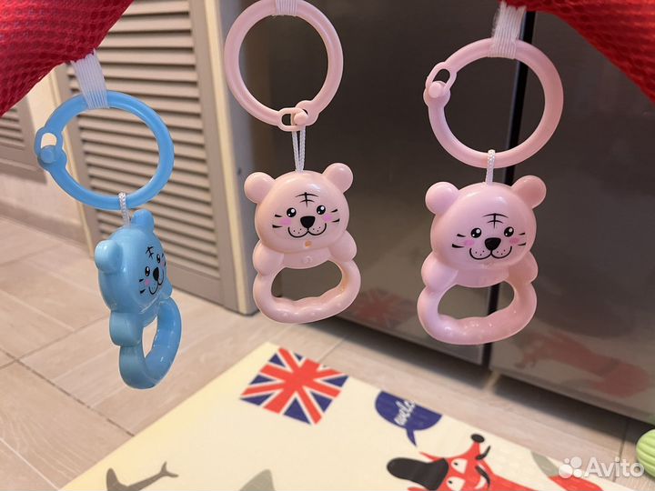 Шезлонг детский с дугой для игрушек