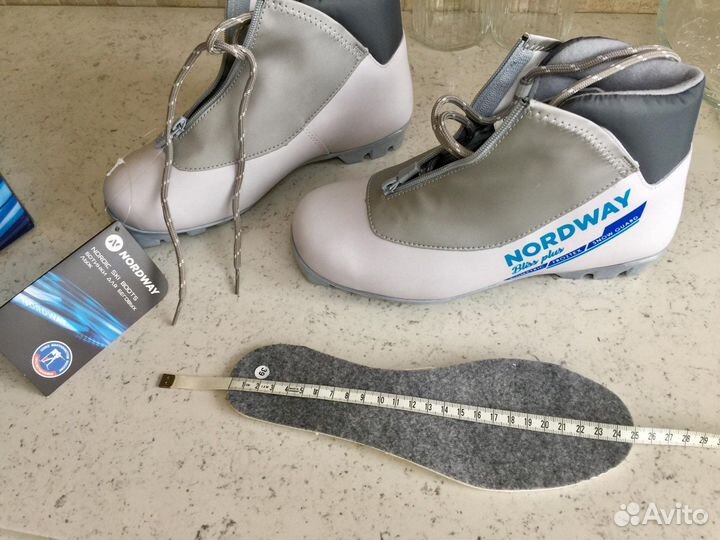 Ботинки лыжные новые 39 размер