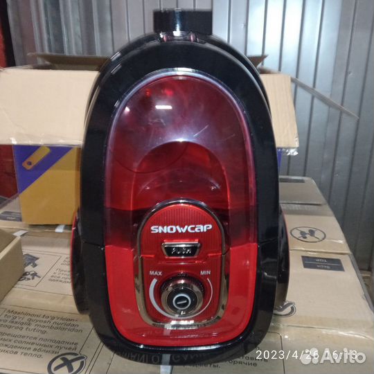 Пылесос Snowcap VL-621E красный