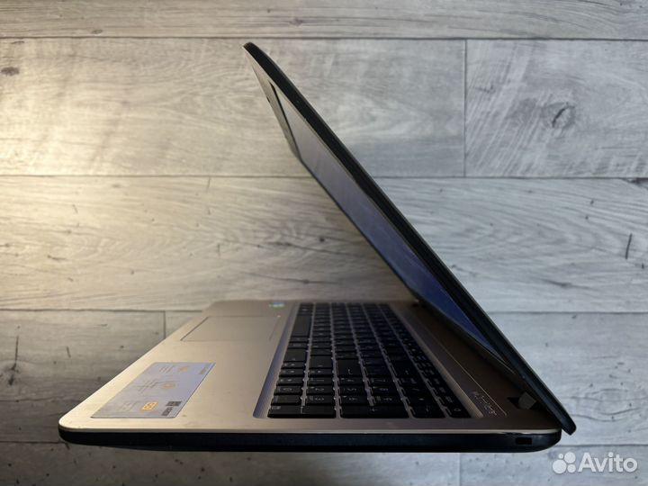 Asus 4ядра+GeForce 920MX+4GB+SSD240