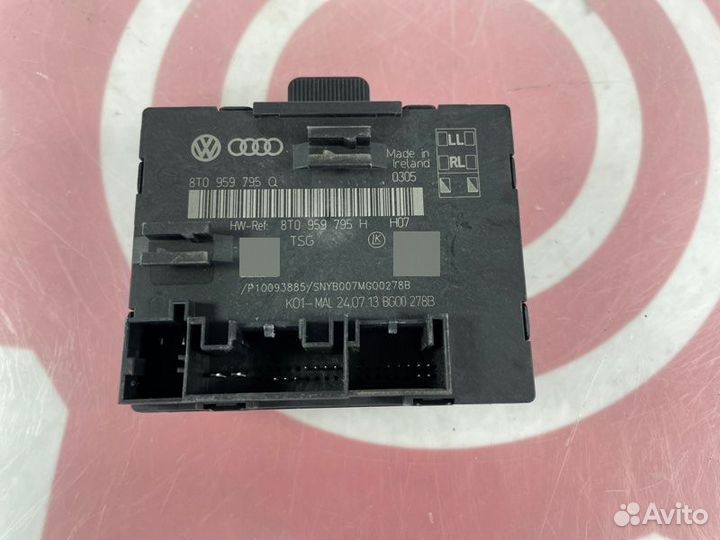 Блок управления дверьми задний левый Audi A4 2014