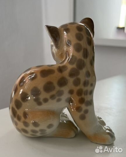 Бронь. Фарфоровая статуэтка леопардик лфз