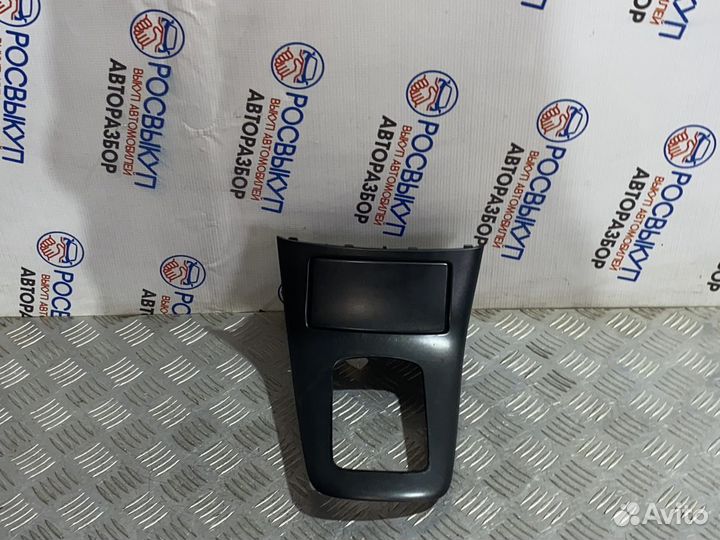 Накладка кулисы Toyota Avensis