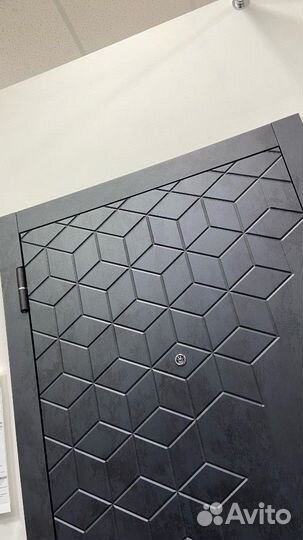 Дверь входная в квартиру