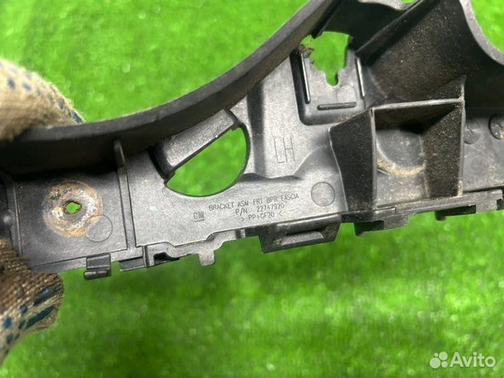 Кронштейн крепления бампера передний левый