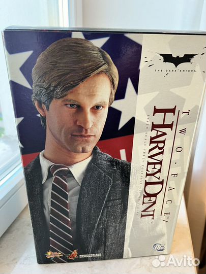 Hot Toys MMS 81 TDK – Harvey Dent / Two-Face