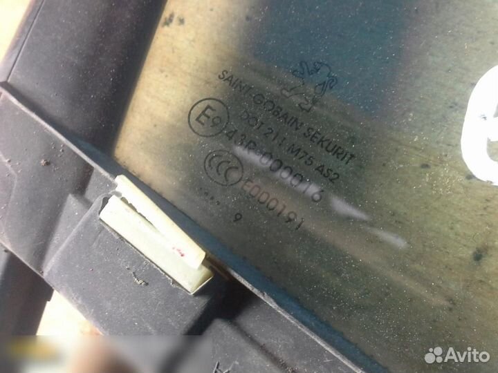 Стекло двери передней правой Peugeot 308 I 2007-20