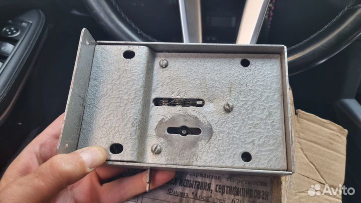 Замок дверной бу