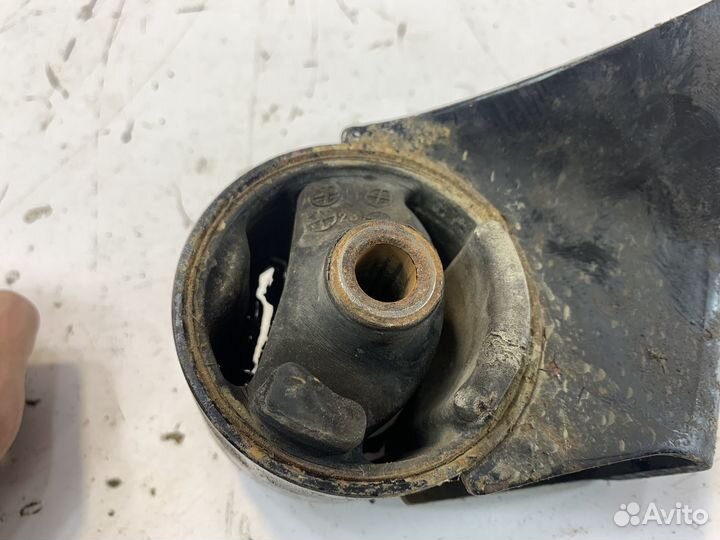 Kia spectra подушка опора МКПП левая