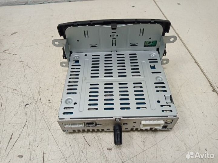 Магнитола Renault Logan 2 L8 H4M438. 1.6 2017