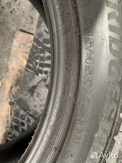 Bridgestone Blizzak LM-001 235/45 R18 98V