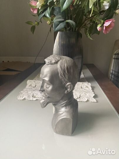 Бюст Ф.Дзержинского, автор Клюшкин