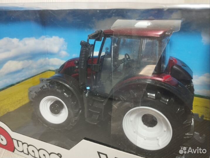 Модели тракторов 1:32 Bburago Valtra New Holland