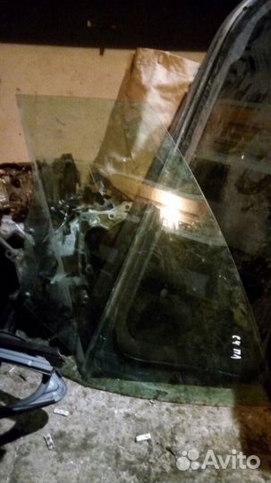 Стекло переднее левое Ситроен с4