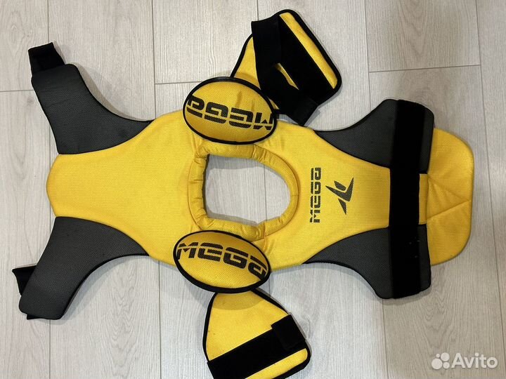 Нагрудник хоккейный