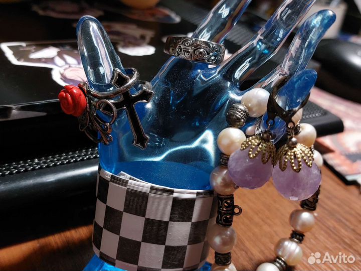 Бижутерия много