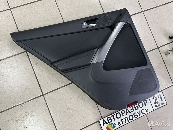 Обшивка задней левой двери Тигуан Tiguan