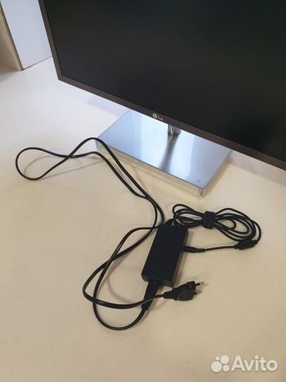 Монитор 22 дюйма LG