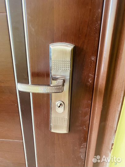 Дверь входная б/у железная