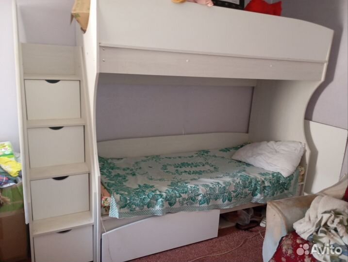 Двухъярусная кровать