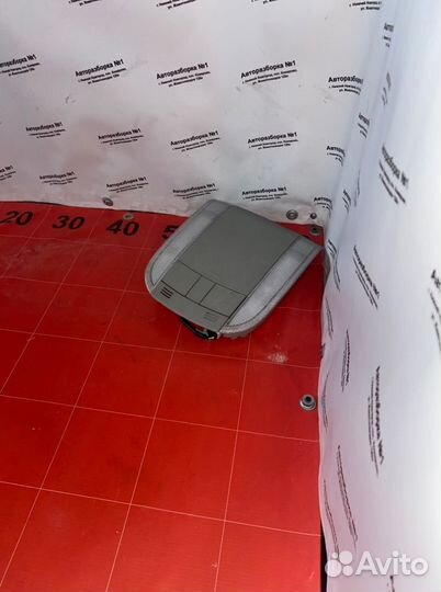 Плафон подсветки салона передний Toyota Auris