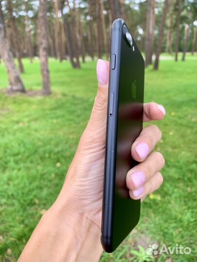 Телефон iPhone 7 plus 128 gb идеал
