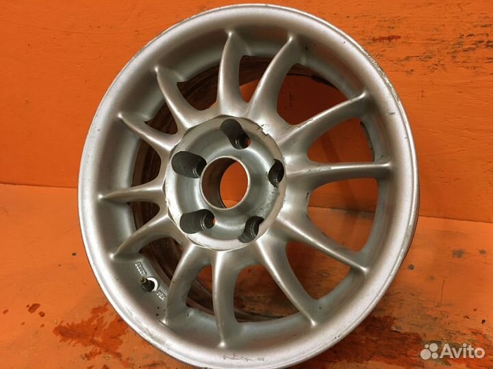 Есть трещина. 4 шт. Диски - BMW R15 (5х120)