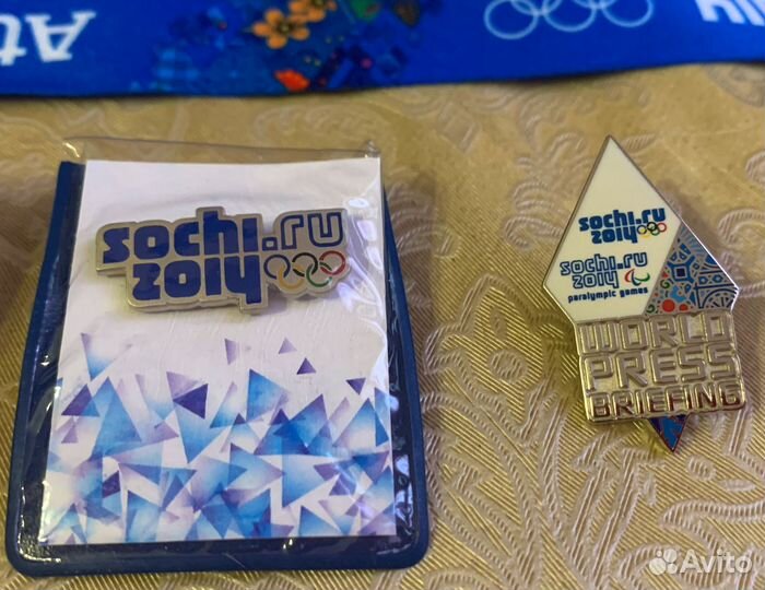 Набор Организатора Сочи 2014: 3 ленты + 3 значка