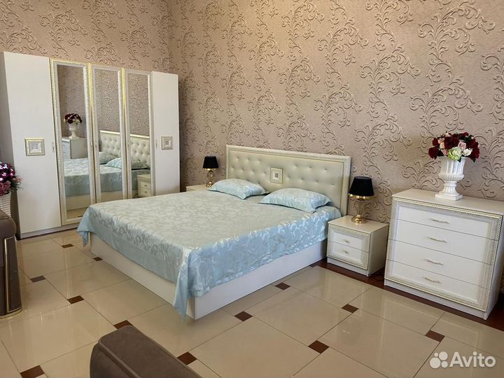 Спальные гарнитуры