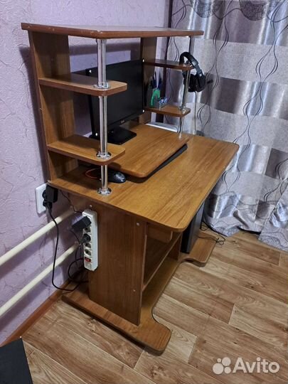 Компьютерный стол