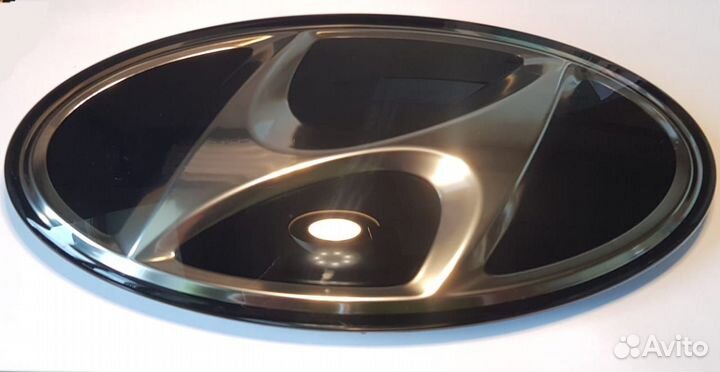 Эмблема решетки радиатора Hyundai Sonata 7