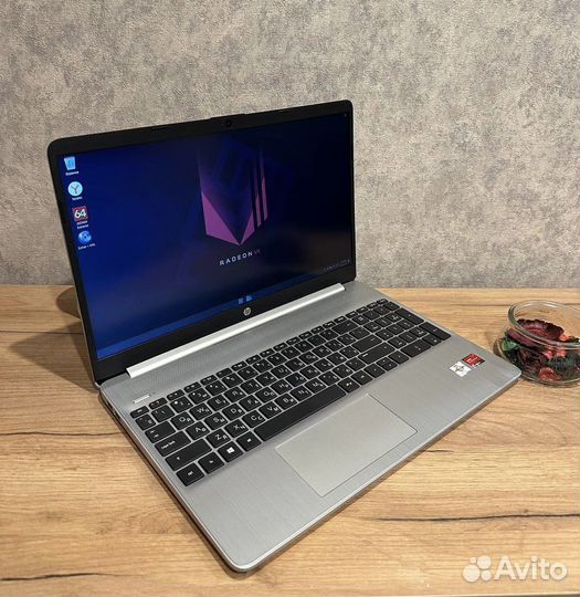 Отличный HP 15 (Athlon 3050U/8гб/SSD256)